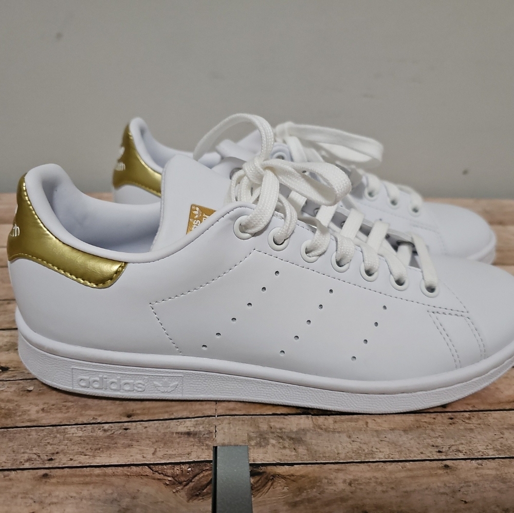Adidas Stan Smith Men’s Size 7.5 White And Gold